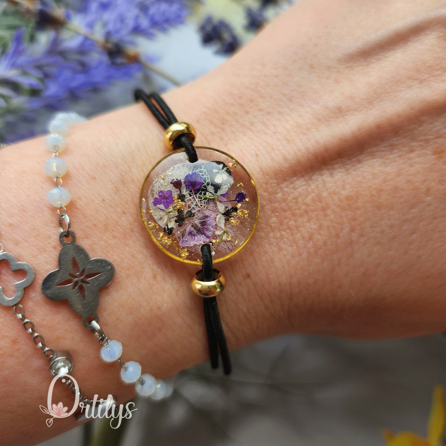 Bracelet cordon POÈME or fleurs violettes, noires et blanches – Image 6