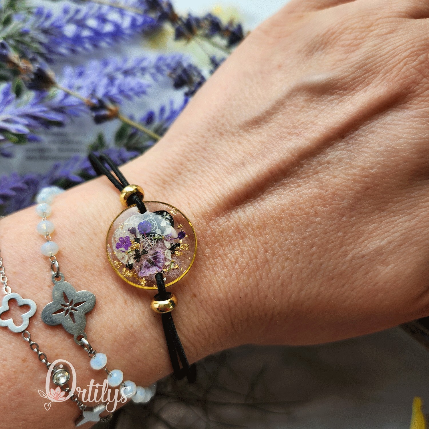 Bracelet cordon POÈME or fleurs violettes, noires et blanches – Image 2