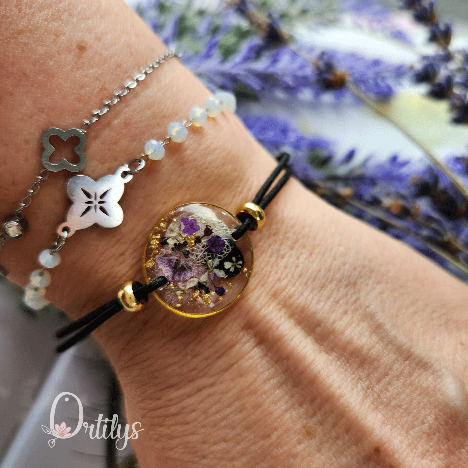Bracelet cordon POÈME or fleurs violettes, noires et blanches – Image 4