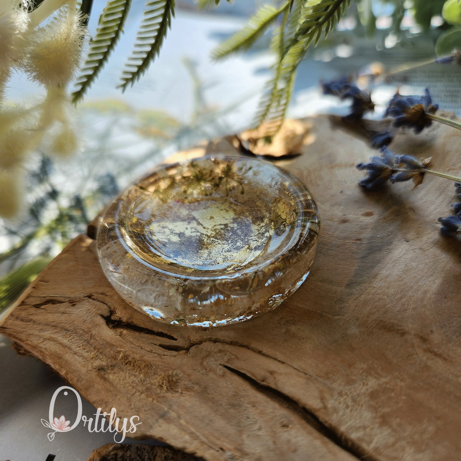 Worry stone "ALIZĂ" blanche et feuilles d'or - Creux moyen đșđș â Image 2