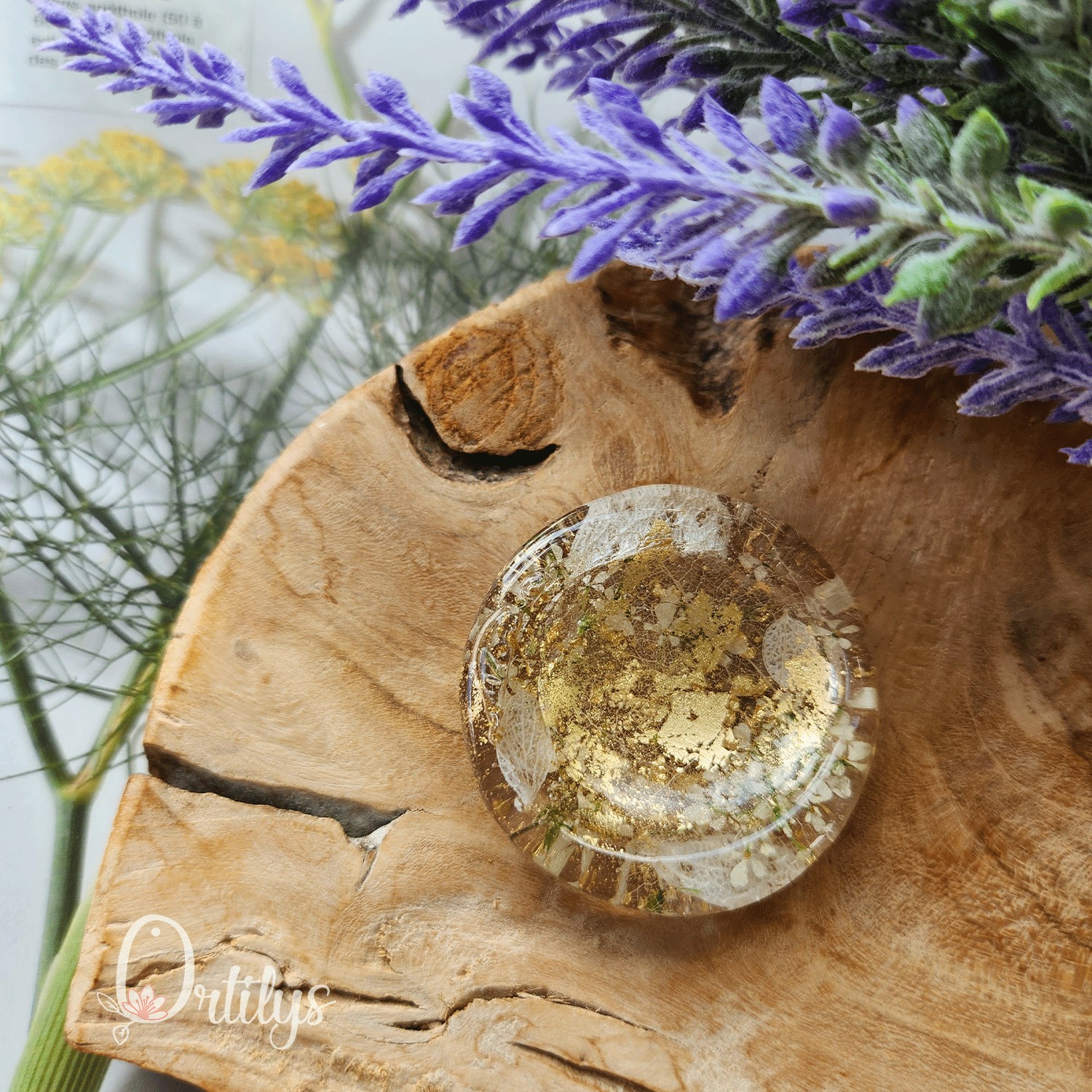 Worry stone "ALIZĂ" blanche et feuilles d'or - Creux moyen đșđș â Image 7