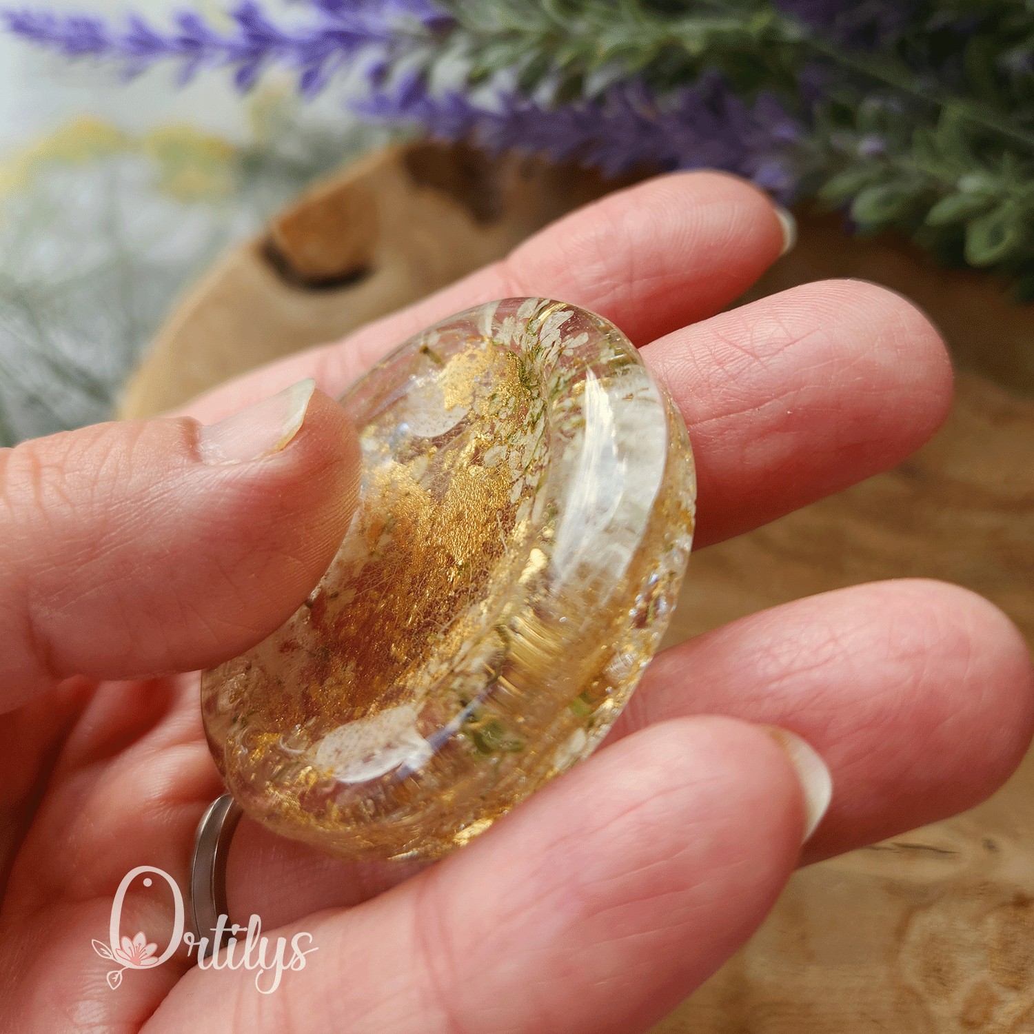 Worry stone "ALIZĂ" blanche et feuilles d'or - Creux moyen đșđș â Image 6