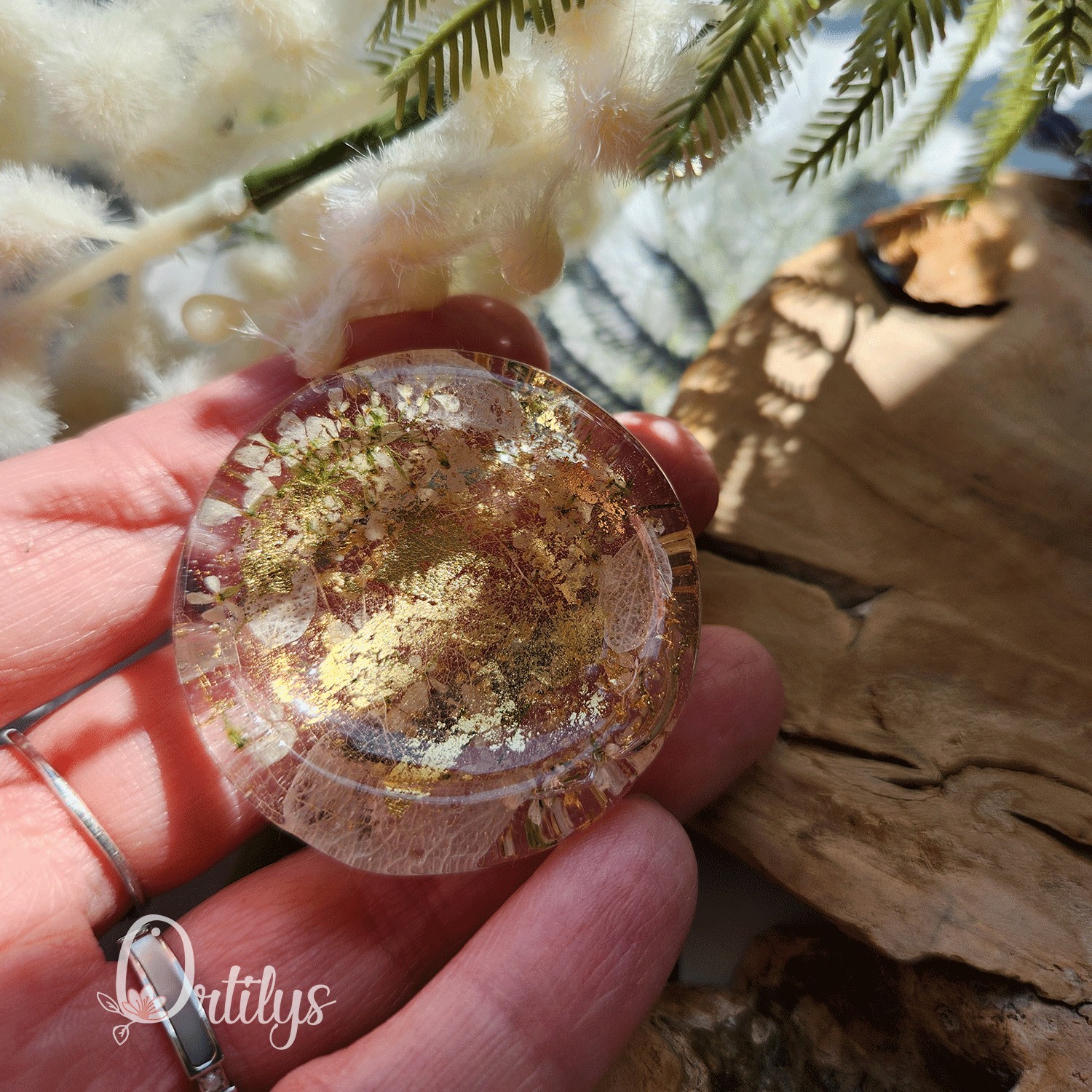 Worry stone "ALIZĂ" blanche et feuilles d'or - Creux moyen đșđș â Image 3